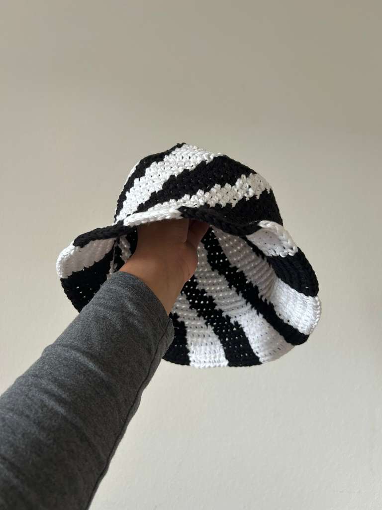 Spiral B&W Bucket Hat thumbnail 2
