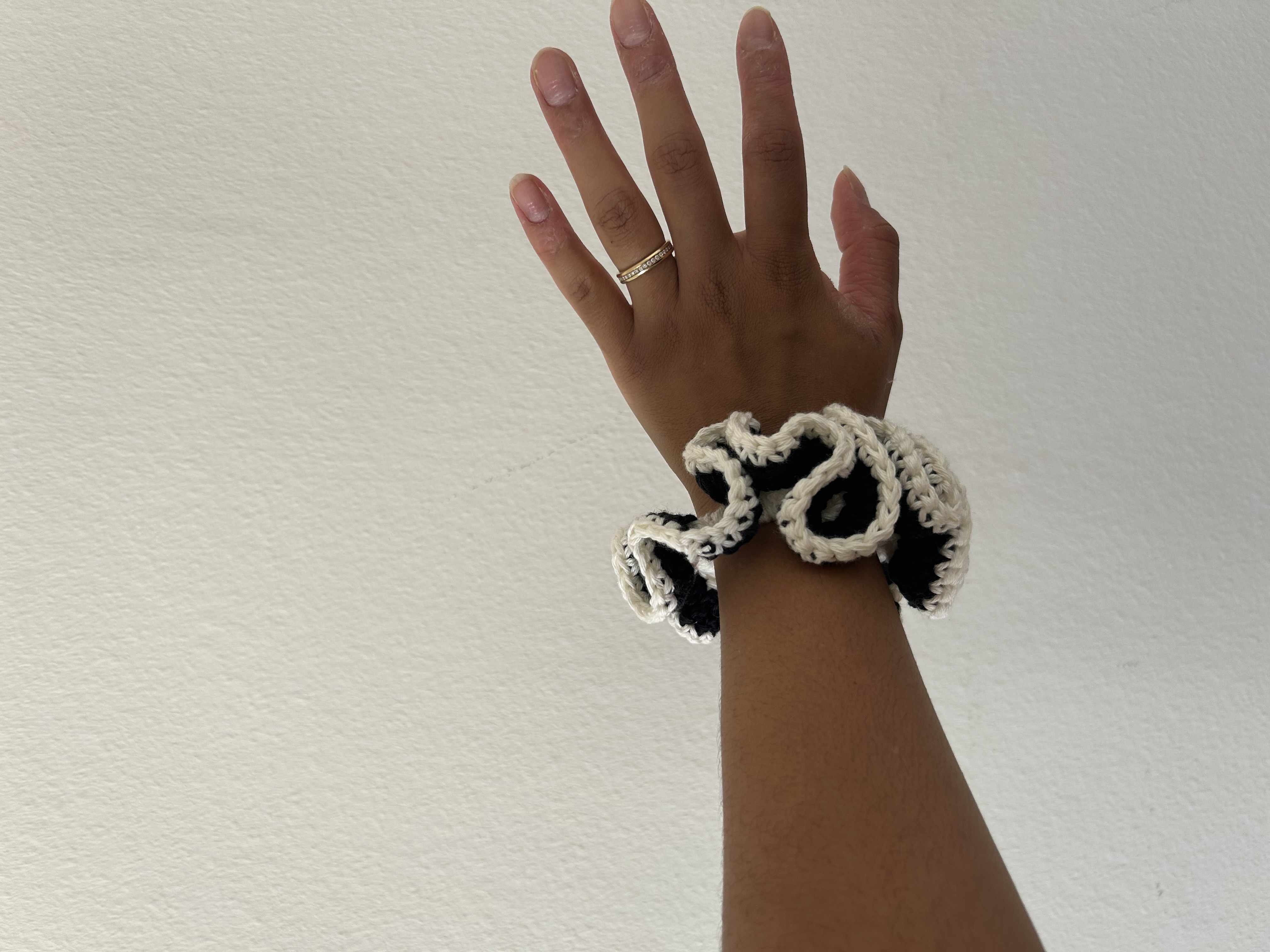 Crochet Scrunchies thumbnail 5